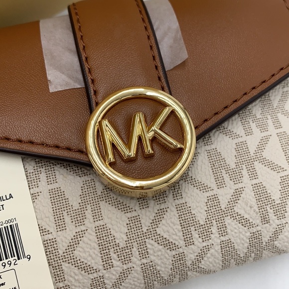 NWT MICHAEL KORS CARMEN MEDIUM FLAP BIFOLD WALLET VANILLA SIGNATURE COLOR - Picture 12 of 13